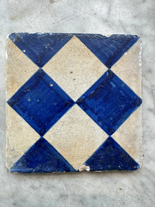 T45)17 th century ornementaldelft tile