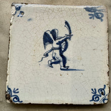 Load image into Gallery viewer, T69)delft amor/ angel/ putti tile 17 th century
