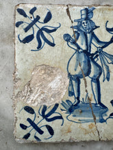 Load image into Gallery viewer, T27)17 th century tile with soldier
