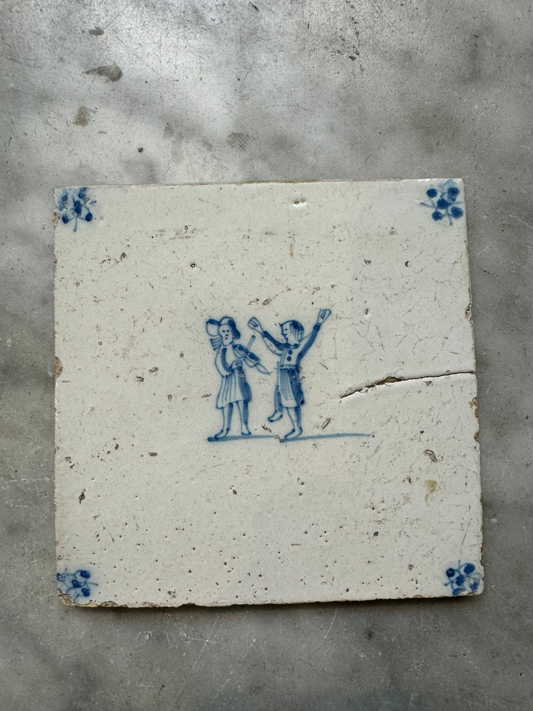 T83) 17 th century tile children playing , dancing