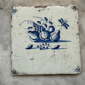 T10)17 th century delft handpainted tile with fruit