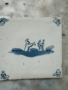 T40)children swimming , 18 th century tile