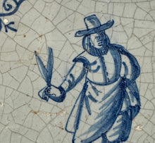 Afbeelding in Gallery-weergave laden, T57)17th century delft tile with man with succors
