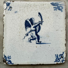 Load image into Gallery viewer, T69)delft amor/ angel/ putti tile 17 th century
