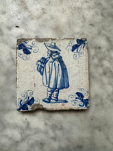 Afbeelding in Gallery-weergave laden, T39) tile with musician. 17 th century
