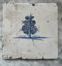 Afbeelding in Gallery-weergave laden, T89)17 th century delft tile with tree

