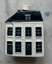 Load image into Gallery viewer, KLM house nr 106, leiden

