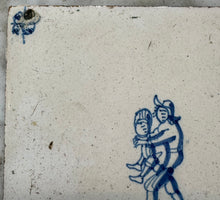 Afbeelding in Gallery-weergave laden, T88)18 th century tile , Children playing
