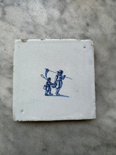 Load image into Gallery viewer, T155)17 th century tile with farmers
