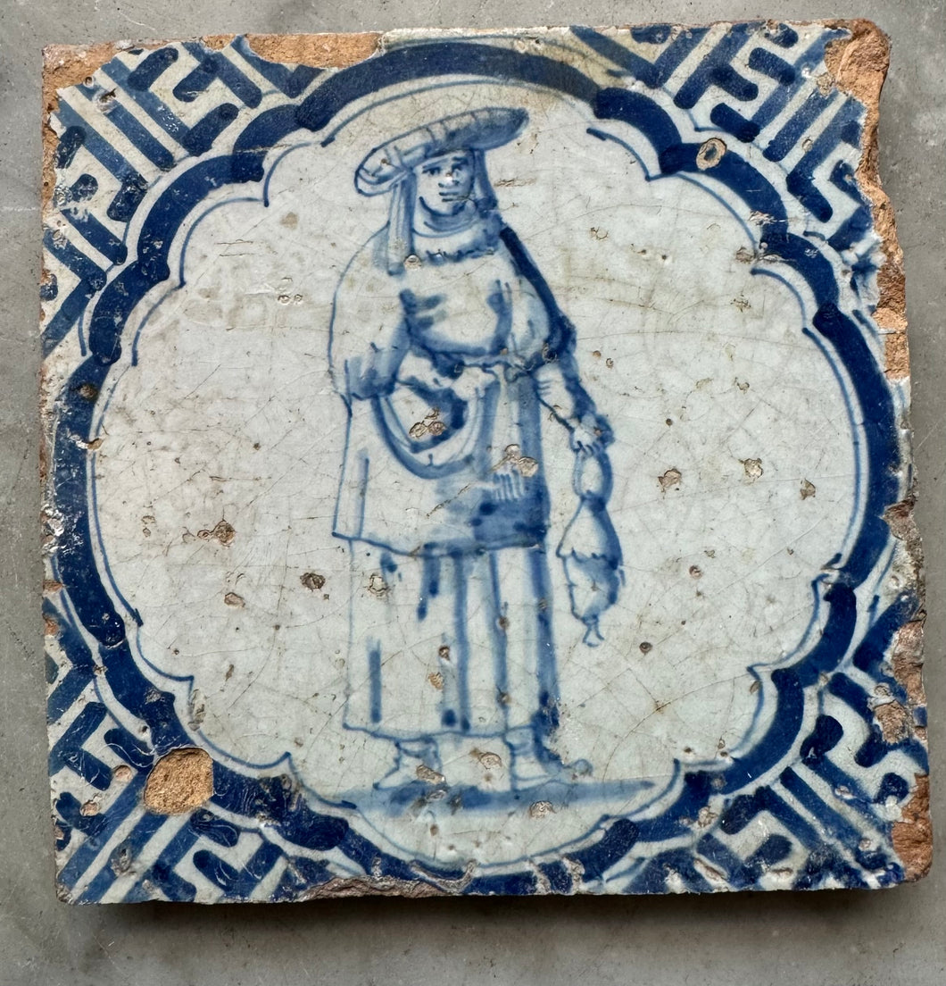 T90)17 th century delft handpainted Dutch tile with woman