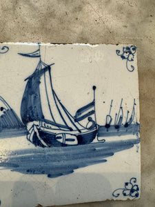 T53)18 th century delft tile with ship