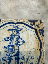 Afbeelding in Gallery-weergave laden, T21) tile with  soldier
