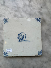 Load image into Gallery viewer, T156)tile with elephant 17 th century
