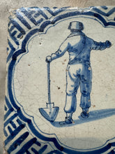 Afbeelding in Gallery-weergave laden, T38) 17 th century tile with farmer
