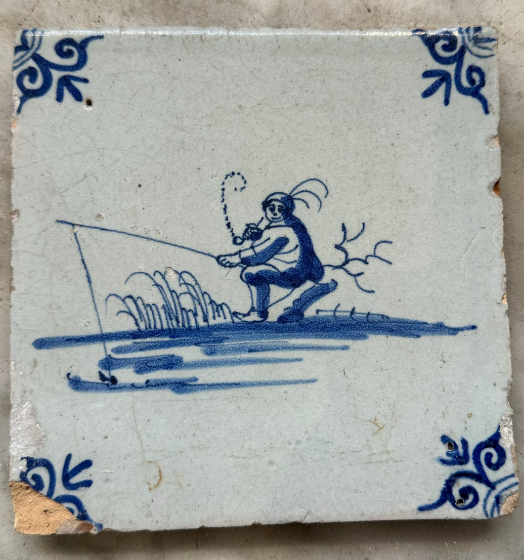 T48) 17th century delft tile with smoking fisherman