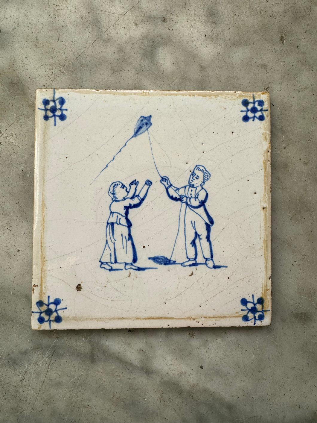 T28)children playing tile