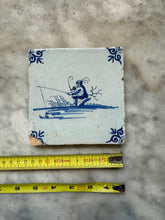 Afbeelding in Gallery-weergave laden, T48) 17th century delft tile with smoking fisherman
