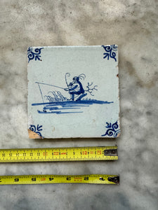 T48) 17th century delft tile with smoking fisherman