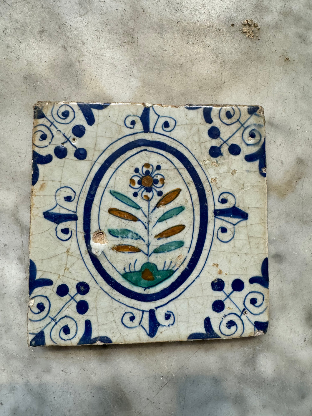 T14) 17th century delft tile flower