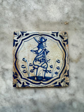 Load image into Gallery viewer, T16)delft tile with soldier
