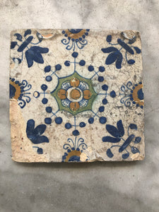 Haarlem 17 th century delft tile with ornaments