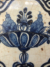 Load image into Gallery viewer, Flowerbasket tile 17th century
