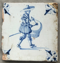 Afbeelding in Gallery-weergave laden, Handpainted dutch delft tile drummerboy
