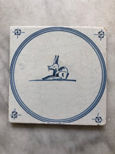 Load image into Gallery viewer, Late 18th century Delft handpainted tile with rabbit, around 1790
