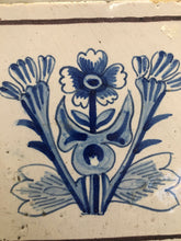 Afbeelding in Gallery-weergave laden, Nice handpainted delft tile flower

