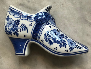 Royal Delft handpainted dutch shoe 1982