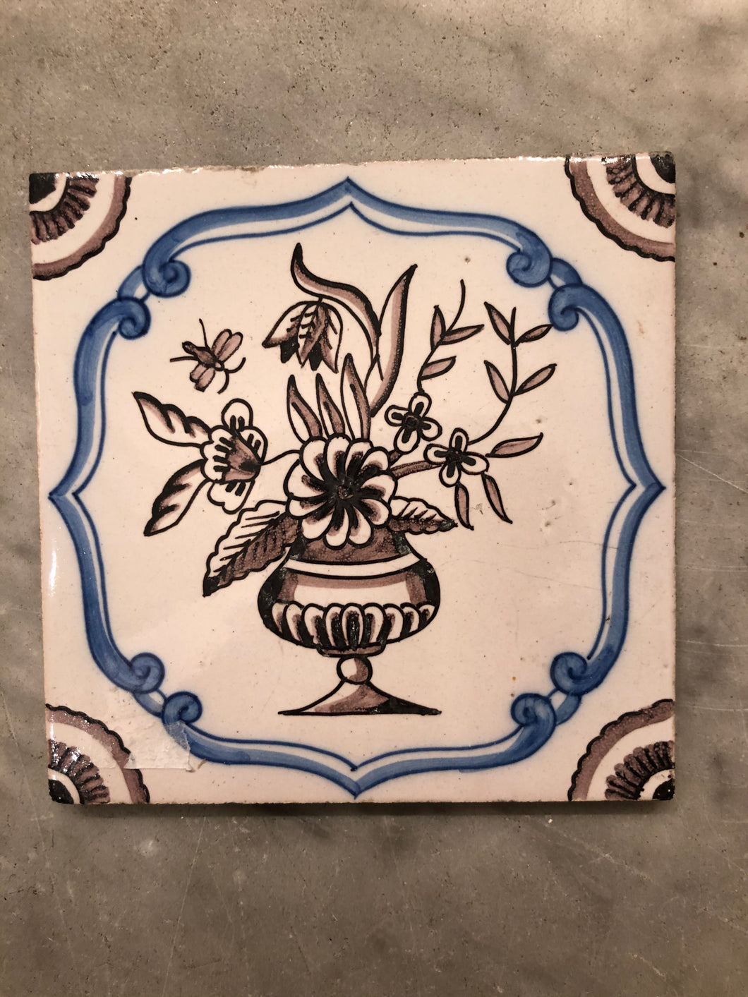Rare Delft handpainted tile with flower