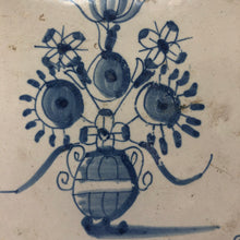 Load image into Gallery viewer, Flower vase 18th century
