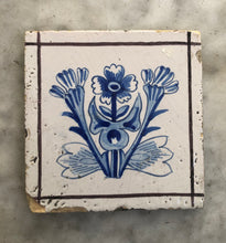 Load image into Gallery viewer, Nice handpainted delft tile flower
