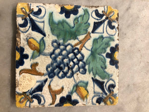 Early 17 th century delft tile with grapes