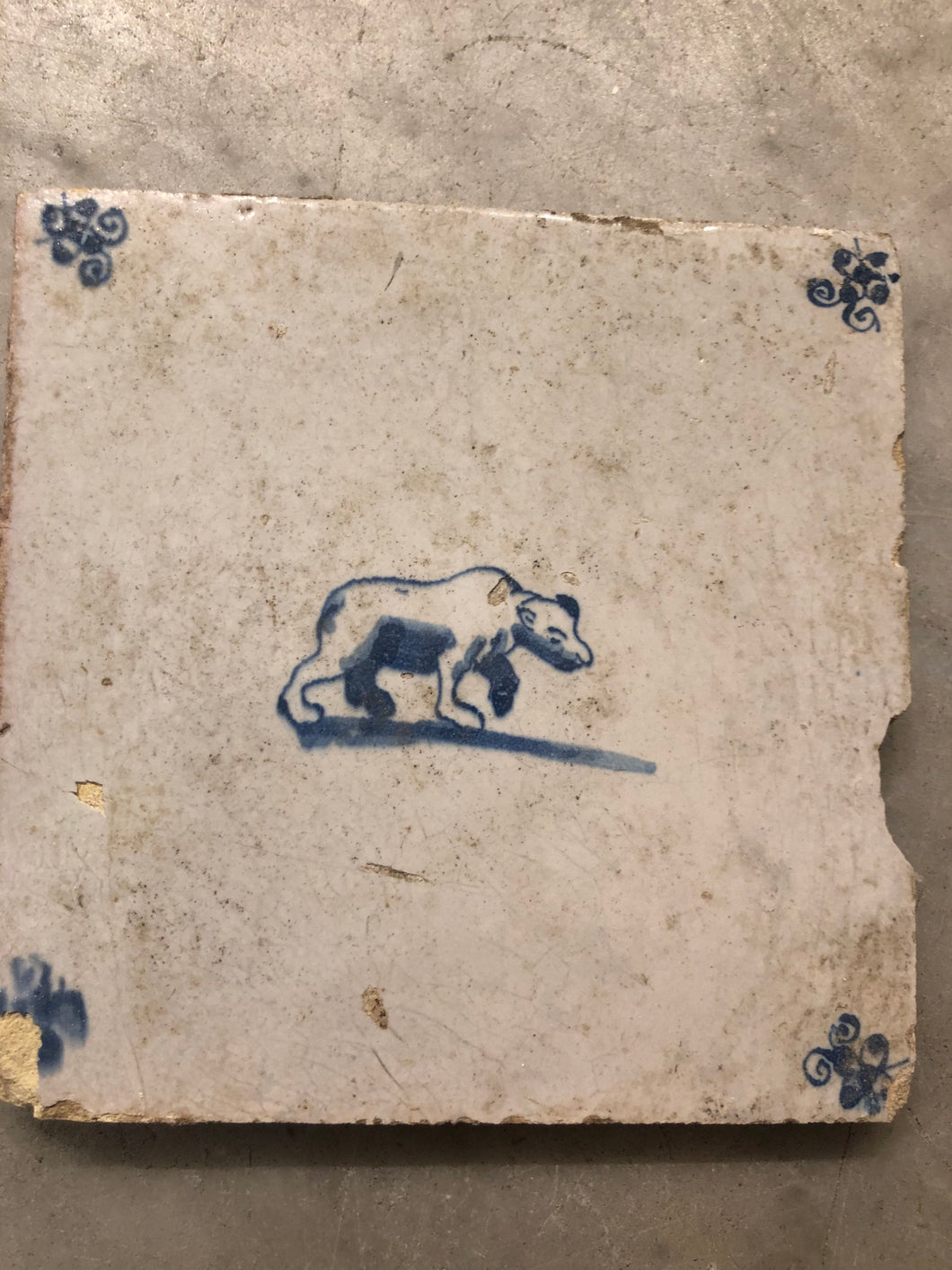 17 th century delft tile with bear