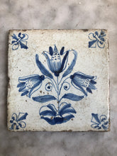 Afbeelding in Gallery-weergave laden, Nice 17th century flower tile
