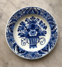Afbeelding in Gallery-weergave laden, Small royal delft handpainted playe
