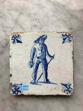 Afbeelding in Gallery-weergave laden, 17 th century delft tile with farmer
