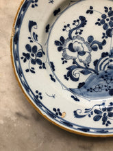Load image into Gallery viewer, Nice 18 th century delft plate with flowers
