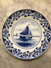 Afbeelding in Gallery-weergave laden, Royal Delft handpainted dutch plate with ship
