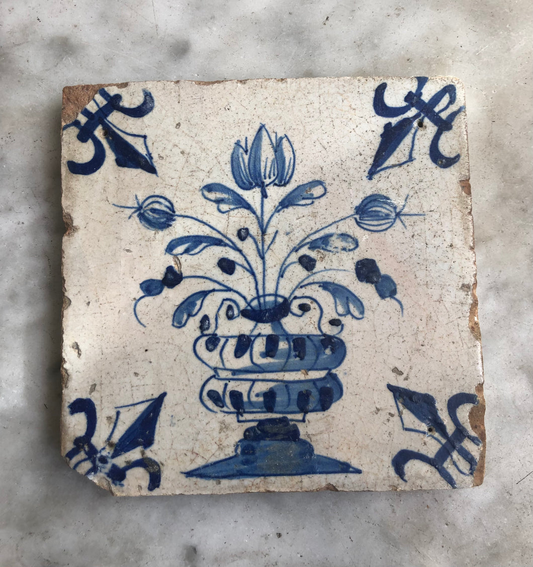 Nice 17th century flower tile
