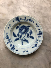 Load image into Gallery viewer, Nice handpainted dutch delft plate with tulip
