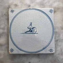 Afbeelding in Gallery-weergave laden, Nice delft handpainted tile rabbit
